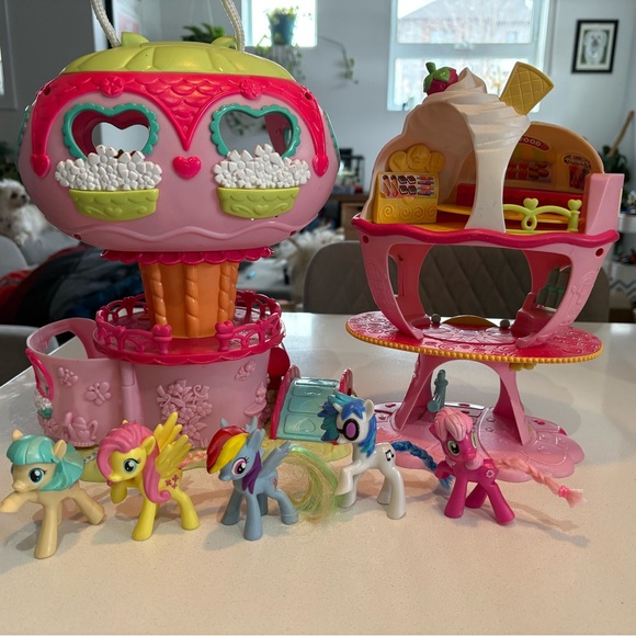 Hasbro Other - Hasbro Pink and Yellow Pony Playset
